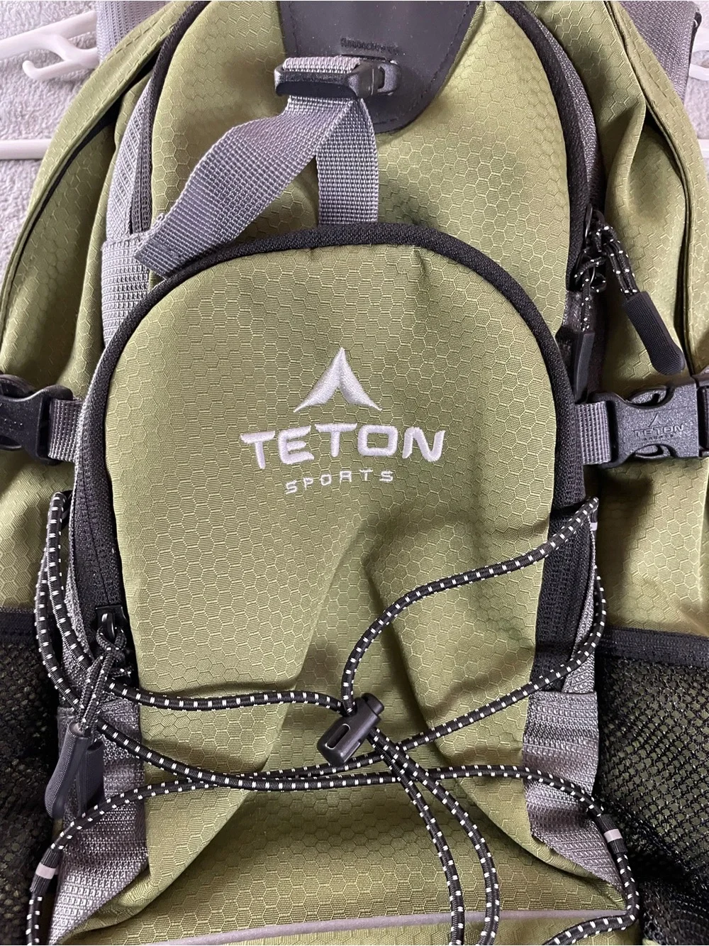 TETON Sports Oasis Hiking Backpack Hydration Compatible Daypack *NO BLADDER*